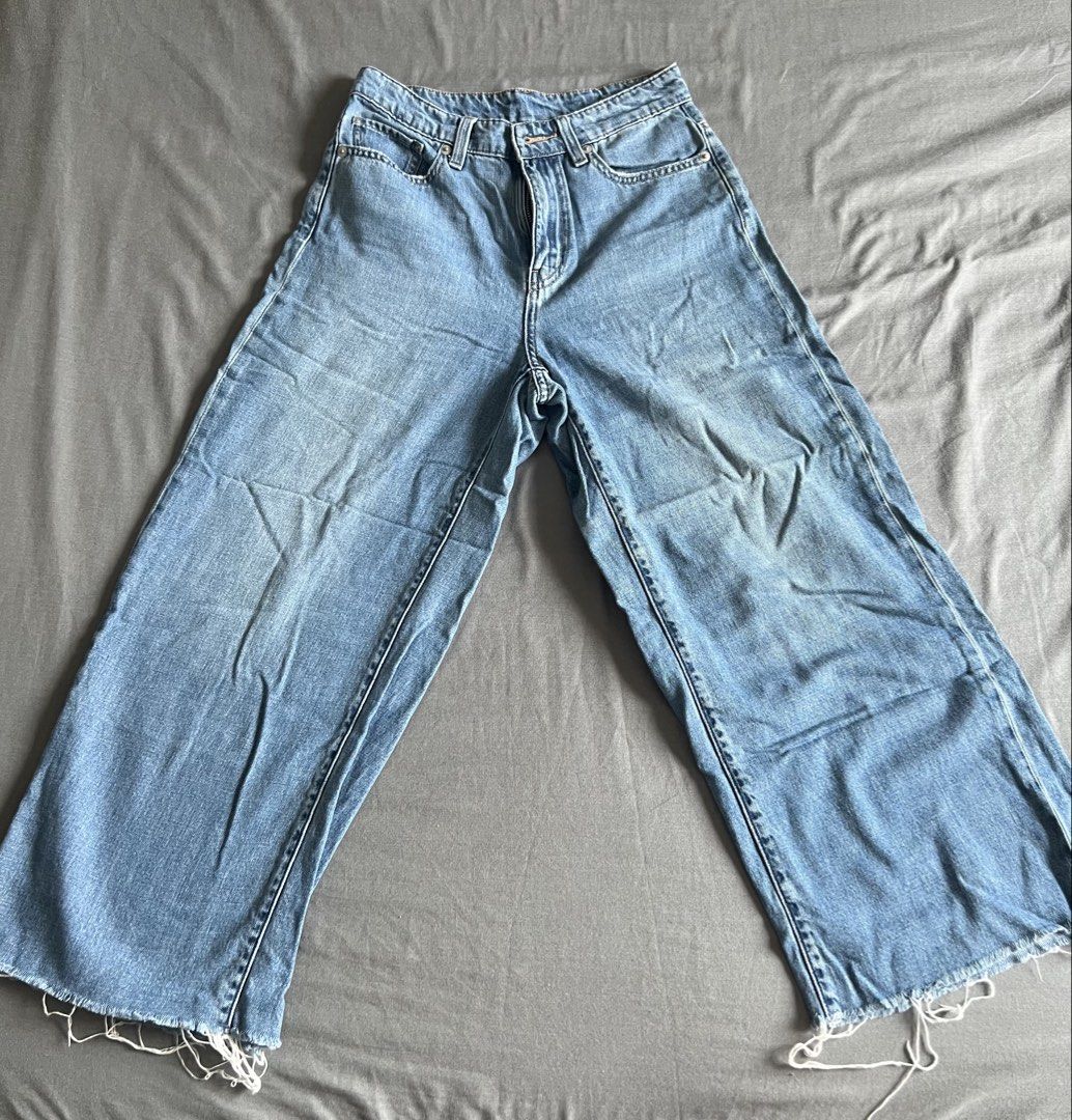 Uniqlo Light Wash Denim Culottes (Category: Jeans) located in Manila. Submitted by malggg (Listing ID 1460779862, Image 1). Description: (Getting rid of pants that don’t fit me anymore!) These were the OG denim culottes before their new version now. Got this in January of 2020 for ₱1,490. I wore it a lot (as if it were the only pair I own — so imagine all the outfits!) until it didn’t fit me anymore. The frayed hem is a design. Stored well and is