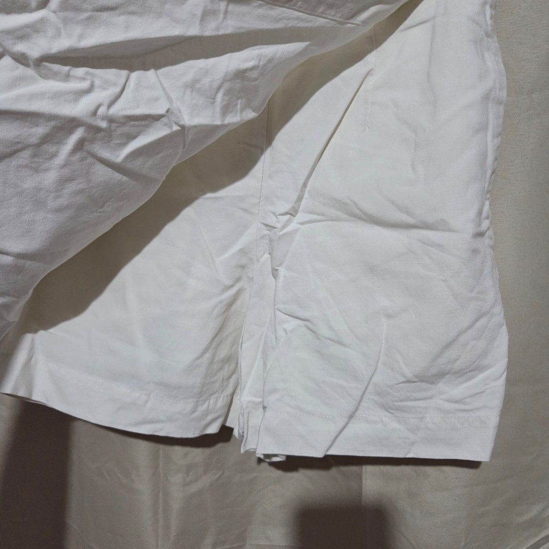 UNIQLO LINEN BLEND SKORT (Category: Shorts) located in Santiago. Submitted by fromboxes (Listing ID 1460815764, Image 2). Description: Like new may need wash lng see pic Ships thru J&T Isabela North Luzon Shipping Nationwide No rush shipping 😊😊.