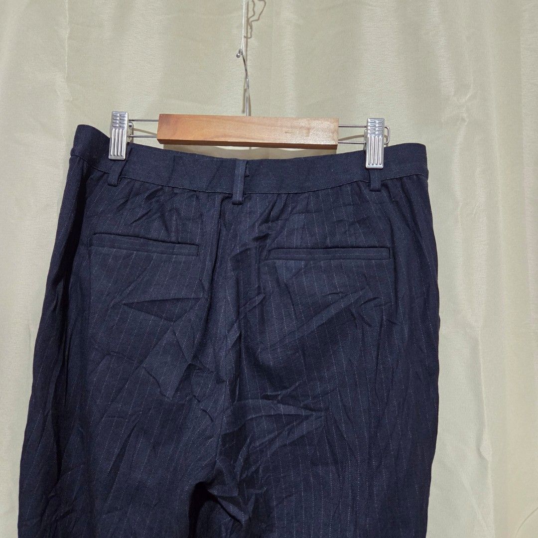 UNIQLO PINSTRIPES EZY ANKLE LENGTH OFFICE PANTS (Category: Other Bottoms) located in Santiago. Submitted by fromboxes (Listing ID 1460837276, Image 3). Description: Like new Ships thru J&T Isabela North Luzon Shipping Nationwide No rush shipping 😊😊.