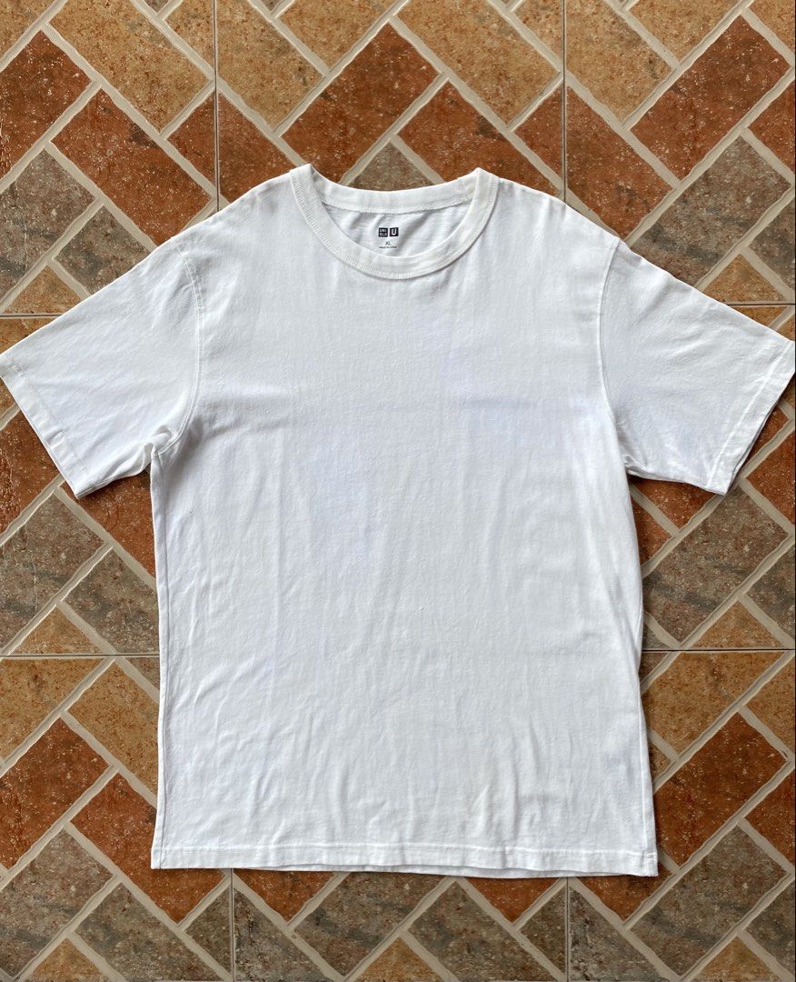 Uniqlo Plain White (Category: Formal Shirts) located in Davao. Submitted by zhypo (Listing ID 1460852202, Image 1). Description: Color rate 10/10 Brandnew condition No issue .