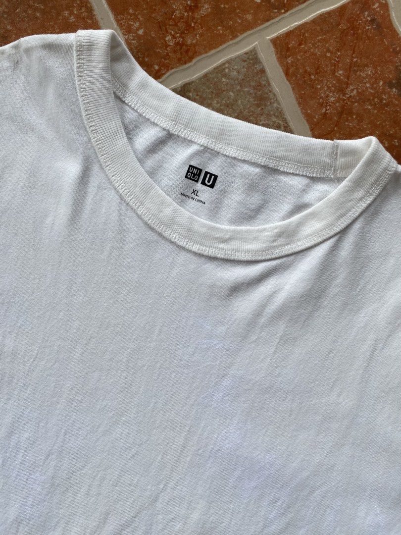 Uniqlo Plain White (Category: Formal Shirts) located in Davao. Submitted by zhypo (Listing ID 1460852202, Image 2). Description: Color rate 10/10 Brandnew condition No issue .