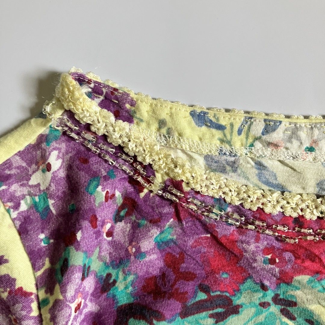 🌼UNIQLO Studio Sanderson floral tee • small - medium (Category: Shirts) located in Cagayan de Oro. Submitted by capybara.co.ph (Listing ID 1460737498, Image 3). Description: small - medium L22 B34 - 40 🌺 mine ₱99 | steal ₱149 | grab ₱199 💓 lock ₱299 ♡ most items are thrifted, so manage your expectations ♡ no cod ♡ no return, exchange or cancelation ♡ will block & post if no reply or cancelled ♡ mop is maribank & gcash ♡ mod is j&t ♡ ship withi