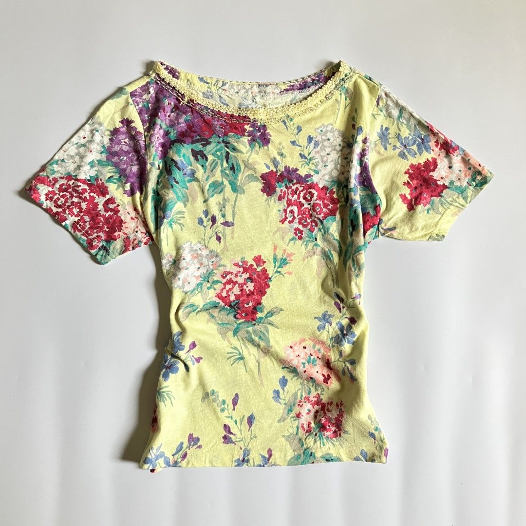 🌼UNIQLO Studio Sanderson floral tee • small - medium (Category: Shirts) located in Cagayan de Oro. Submitted by capybara.co.ph (Listing ID 1460737498, Image 1). Description: small - medium L22 B34 - 40 🌺 mine ₱99 | steal ₱149 | grab ₱199 💓 lock ₱299 ♡ most items are thrifted, so manage your expectations ♡ no cod ♡ no return, exchange or cancelation ♡ will block & post if no reply or cancelled ♡ mop is maribank & gcash ♡ mod is j&t ♡ ship withi