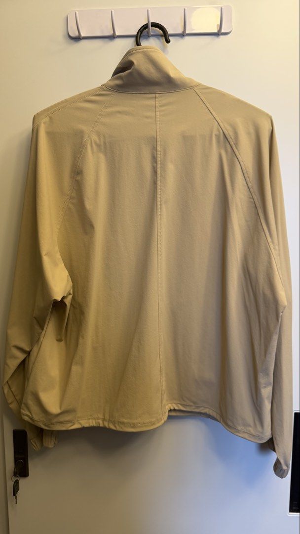 Uniqlo Ultra Stretch Active Blouson (Category: Coats, Jackets and Outerwear) located in Makati City. Submitted by rarehawk_ed33dd (Listing ID 1460796991, Image 2). Description: Color: Beige.