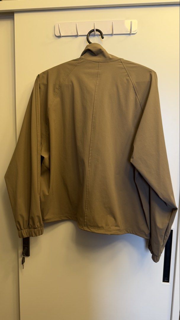 Uniqlo Ultra Stretch Active Blouson (Category: Coats, Jackets and Outerwear) located in Makati City. Submitted by rarehawk_ed33dd (Listing ID 1460797626, Image 2). Description: Color:Khaki.