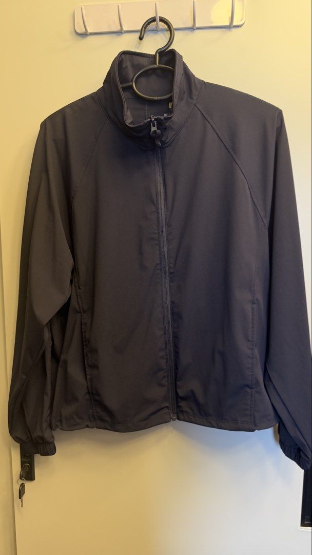 Uniqlo Ultra Stretch Active Blouson (Category: Coats, Jackets and Outerwear) located in Makati City. Submitted by rarehawk_ed33dd (Listing ID 1460798619, Image 1). Description: Color: Navy Blue.