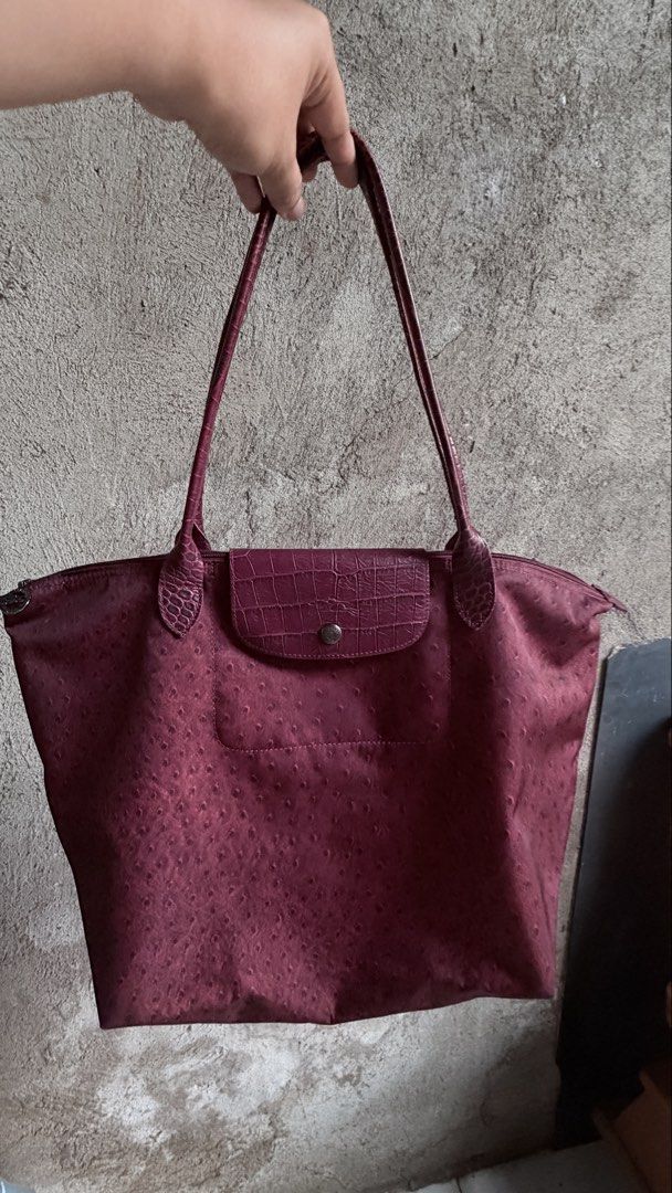 Unique LongChamp (Category: Shoulder Bags) located in Manolo Fortich. Submitted by merchs.by.bonnie (Listing ID 1460919140, Image 1). Description: Selling this maroon/burgundy colored LARGE Longchamp Le Pliage ostrich-print nylon tote bag featuring a croc-embossed leather flap. Minimal-unnoticeable signs of wear.Kindly see photos for reference. Also willing to send video of the bag. For serious buyers. Thank you. P.S. May not be able to respond q