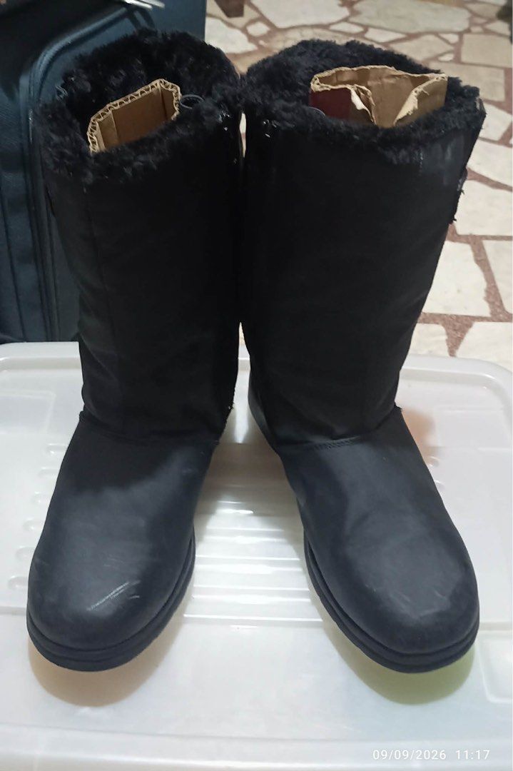 Unisex Winter Boots (Category: Boots) located in Manila. Submitted by crisha14344 (Listing ID 1460758247, Image 1). Description: Original Brand 9W/7 and 1/2M Black mid-calf with faux-fur lining Good condition Unisex kind of boots U.S product manufactured in China Synthetic material .