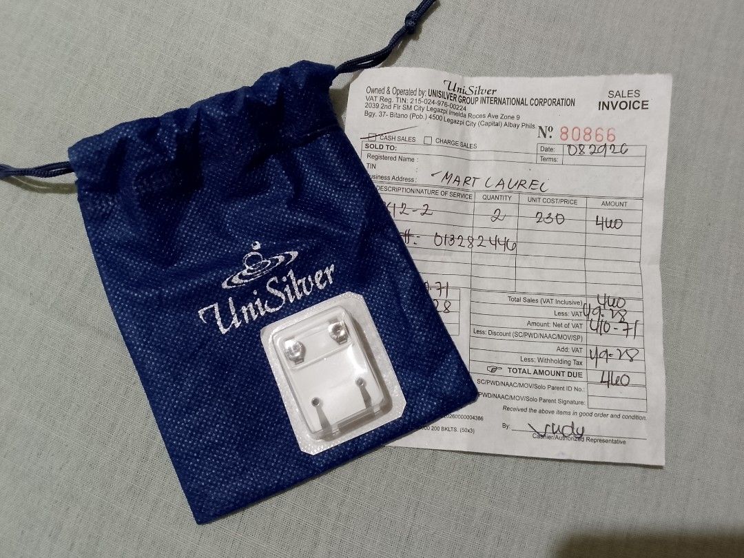 UNISILVER EARRINGS (Category: Earrings) located in Tabaco. Submitted by zerothreethrift (Listing ID 1460885902, Image 1). Description: UNISILVER EARRINGS EXCELLENT PM IF INTERESTED ALBAY LOCATION.