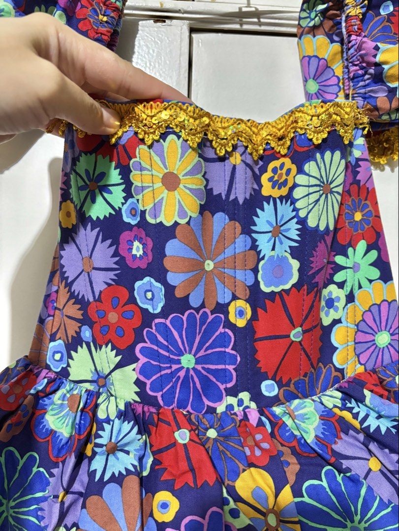 United Nation (Brazil) (Category: Traditional & Ethnic wear) located in Santa Cruz, Marinduque. Submitted by riley214 (Listing ID 1460875834, Image 3). Description: Customized Used ONLY ONCE. -Corset type -Petticoat not included Kasama po ang hat. For 6-7yrs old.