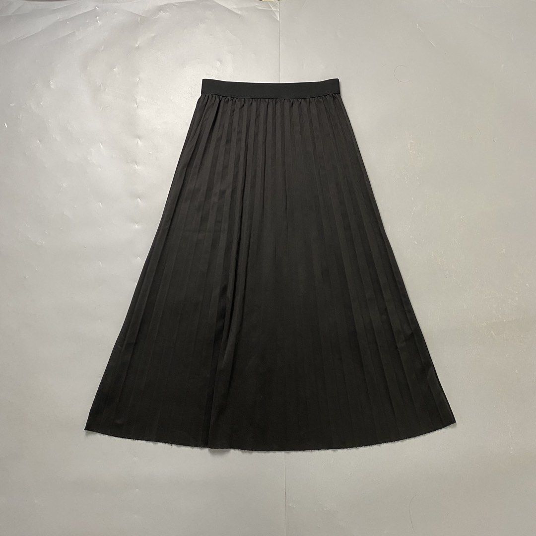 Untag 🌸 | Black Pleated Maxi Skirt (Category: Skirts) located in Bulacan. Submitted by orc.ph (Listing ID 1460808686, Image 1). Description: Untag 🌸 | Black Pleated Maxi Skirt Material Used: Nylon - Black - Pleated - Garterized - Stretchable - Maxi Skirt - Casual - Formal - Semi Formal - Gothic, Goth - Alt ‎-Size: M-L ‎-Waistline: 25-34" ‎-Length: 33" ‎Pristined Condition. No Visible Flaws ‎ No Issue At All ‎ ‎ ‎⚠️Note: For Inspo lang po yung W