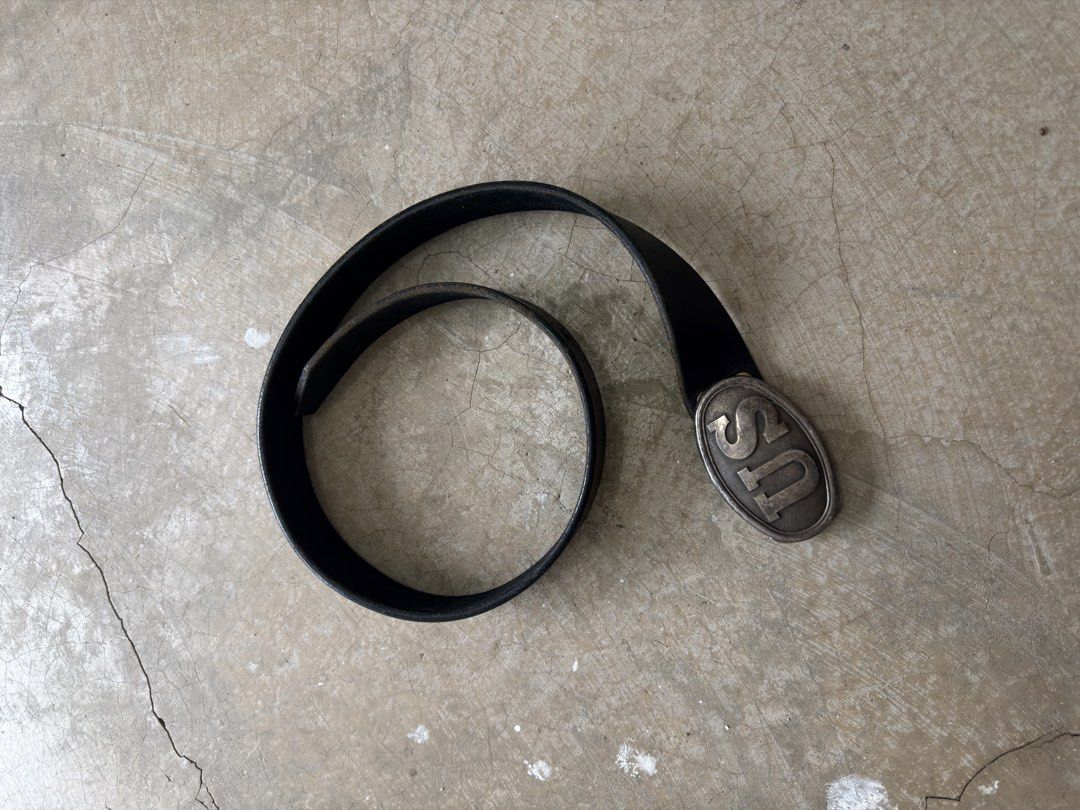 U.S civil war belt (Category: Belt bags, Clutches and Pouches) located in Alfonso. Submitted by jbcamet (Listing ID 1460816286, Image 1). Description: U.S civil war belt No issue Still in pristine condition .