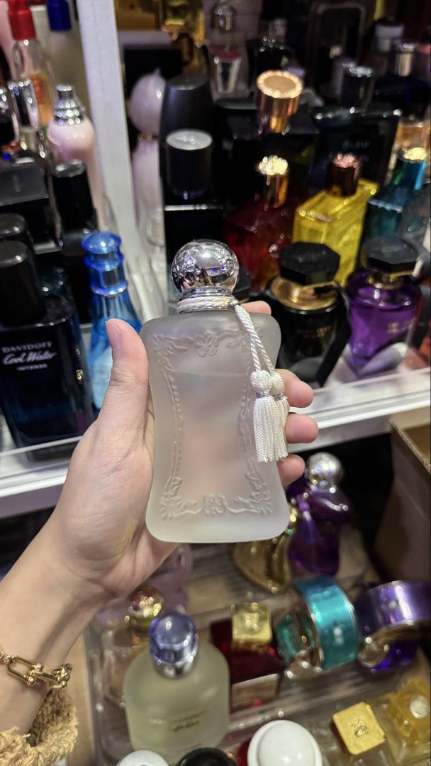 Valaya Exclusif 75ml (Category: Fragrance & Deodorants) located in Manila. Submitted by r.nicole565 (Listing ID 1460795656, Image 1). Description: -U.S Tester Quality -Brand New with Box -Long Lasting Fragrance (We have Premium Quality Too).
