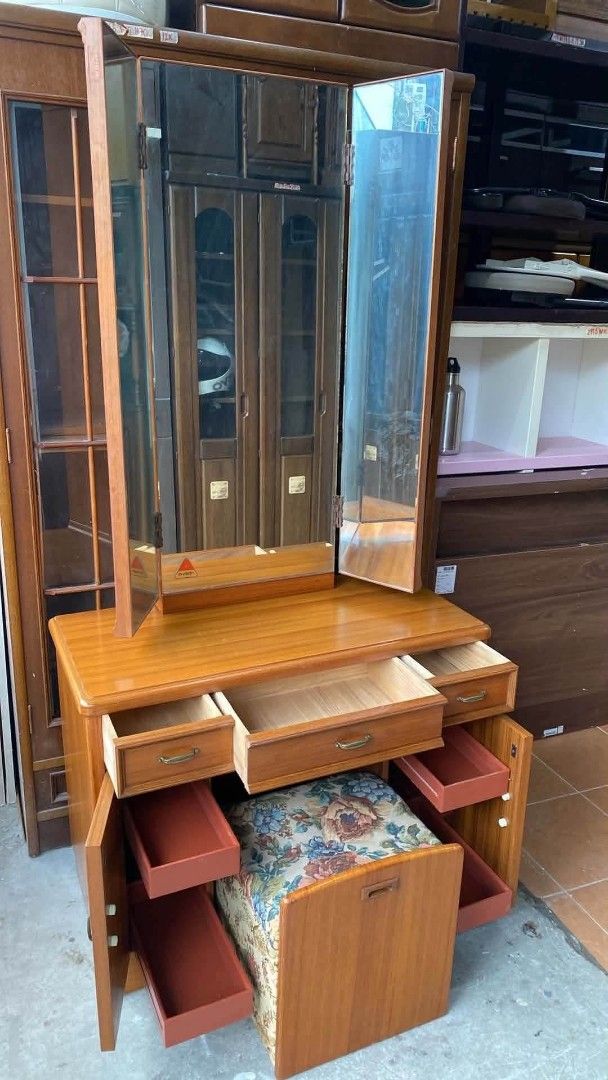 Vanity Table with Trifold Mirror and Chair Set (Category: Tables & Sets) located in Quezon City. Submitted by dannikkishoppe2 (Listing ID 1460808536, Image 3). Description: Vanity Table with Trifold Mirror and Chair Set ‼️₱9800‼️ L33.5 W15.5 H26.5;67 inches Chair with storage: L14 W13 H13 inches Please manage your expectations as there might be minimal flaws. Color may vary due to lighting, it may appear darker or lighter in person. Check photos 