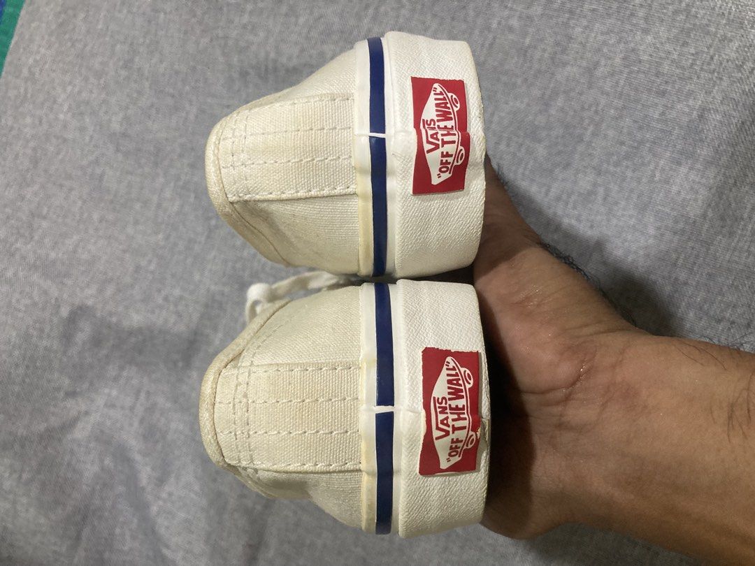 Vans Authentic (Category: Sneakers) located in Zamboanga. Submitted by deensthrifting (Listing ID 1460873115, Image 3). Description: Vans Size 5.5 Mens, 7.0Womens Very good condition minimal sign of usage -950+shipping.