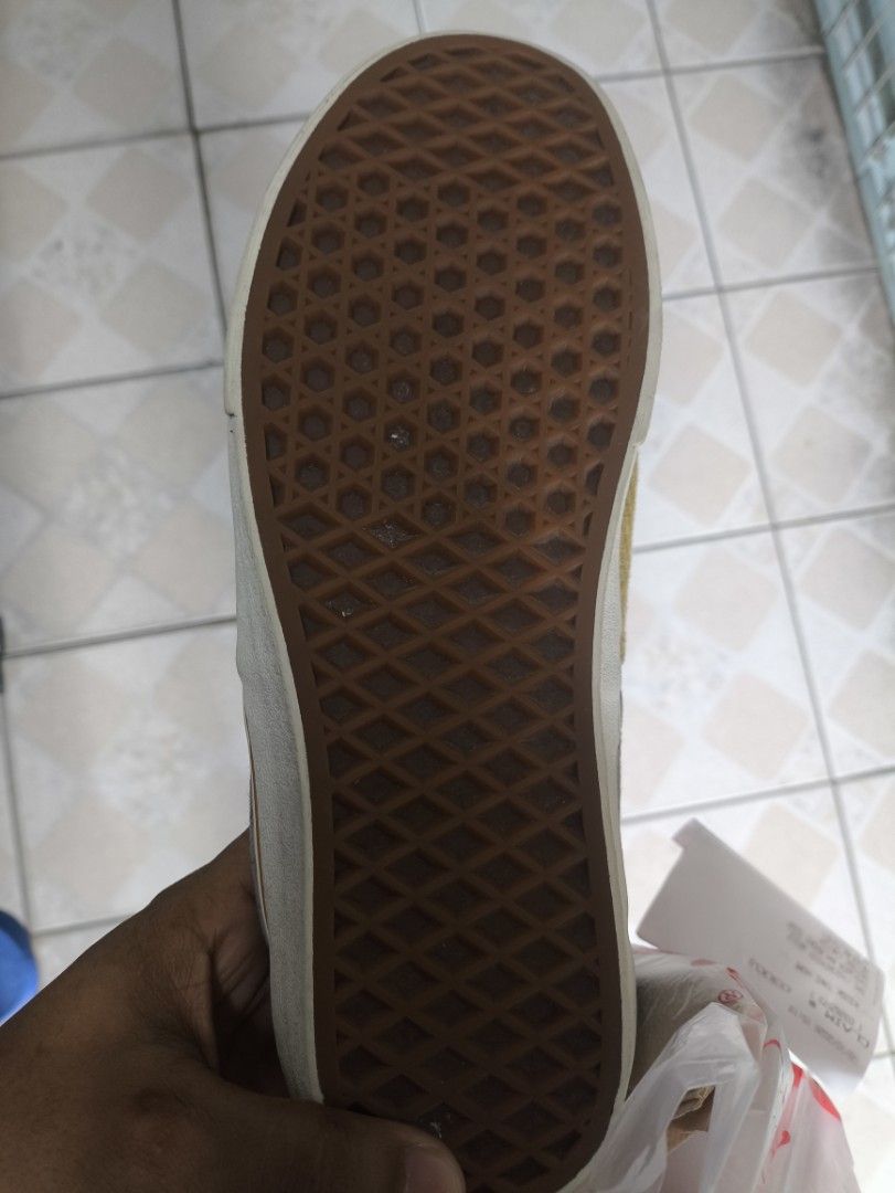 Vans era bandana (Category: Casual Shoes) located in Daet. Submitted by wisefox.446366 (Listing ID 1460795224, Image 3). Description: vans size 8.