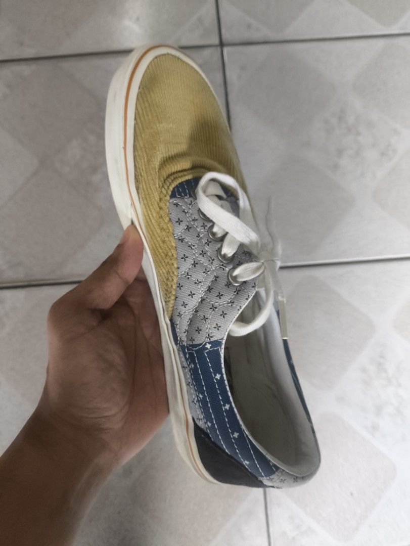 Vans era bandana (Category: Casual Shoes) located in Daet. Submitted by wisefox.446366 (Listing ID 1460795224, Image 1). Description: vans size 8.