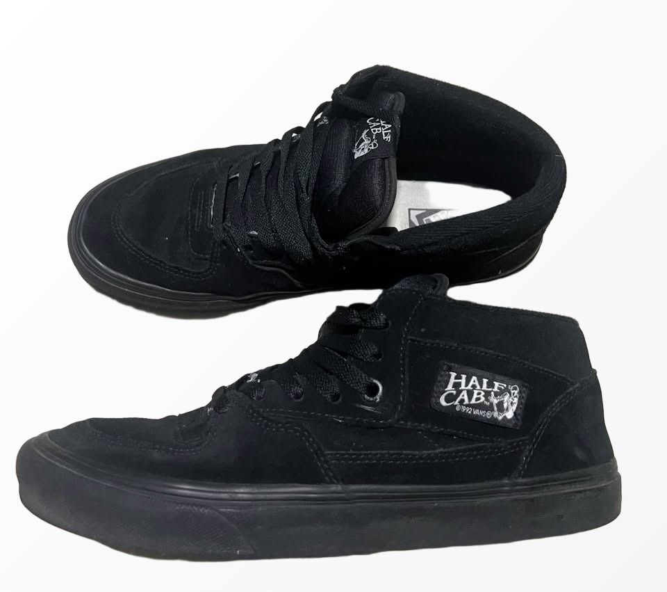 Vans Half Cab All Black (Category: Sneakers) located in Maria Aurora. Submitted by otherstuff_ (Listing ID 1460835694, Image 1). Description: Size: us 10 eur 43 Good Condition bought from japan DM!.