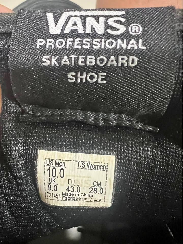 Vans Half Cab All Black (Category: Sneakers) located in Maria Aurora. Submitted by otherstuff_ (Listing ID 1460835694, Image 2). Description: Size: us 10 eur 43 Good Condition bought from japan DM!.