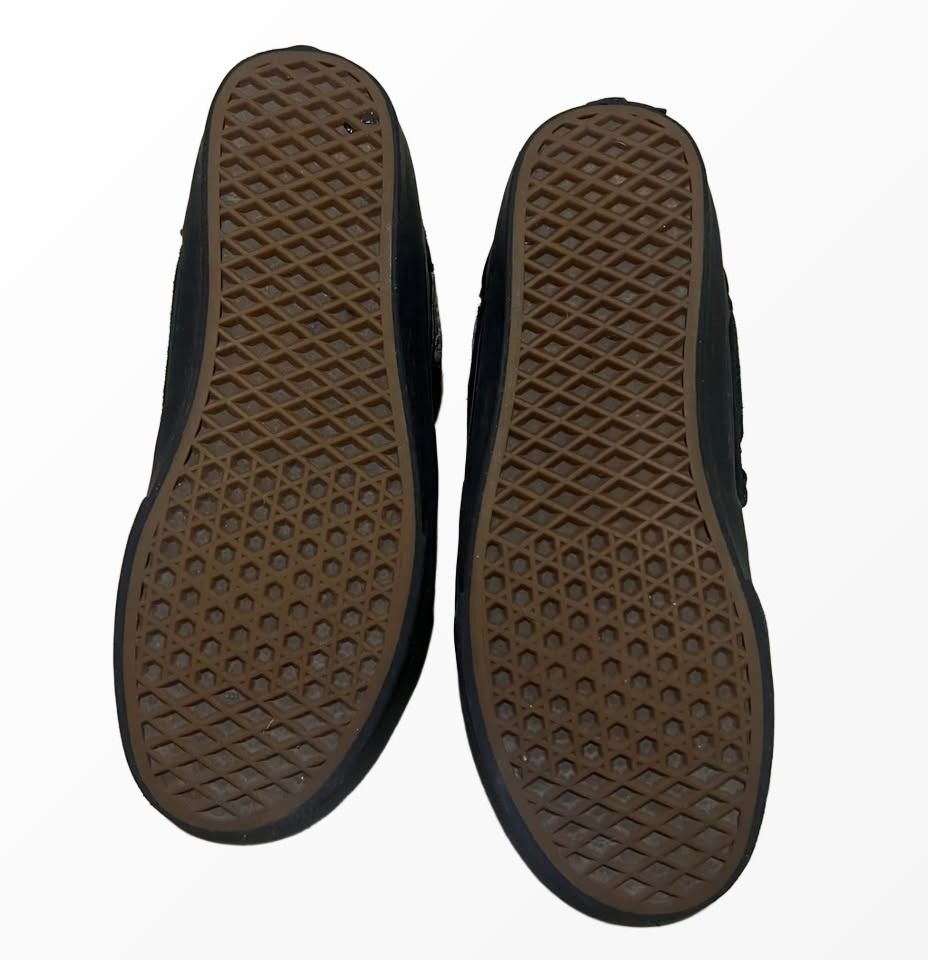 Vans Half Cab All Black (Category: Sneakers) located in Maria Aurora. Submitted by otherstuff_ (Listing ID 1460835694, Image 3). Description: Size: us 10 eur 43 Good Condition bought from japan DM!.