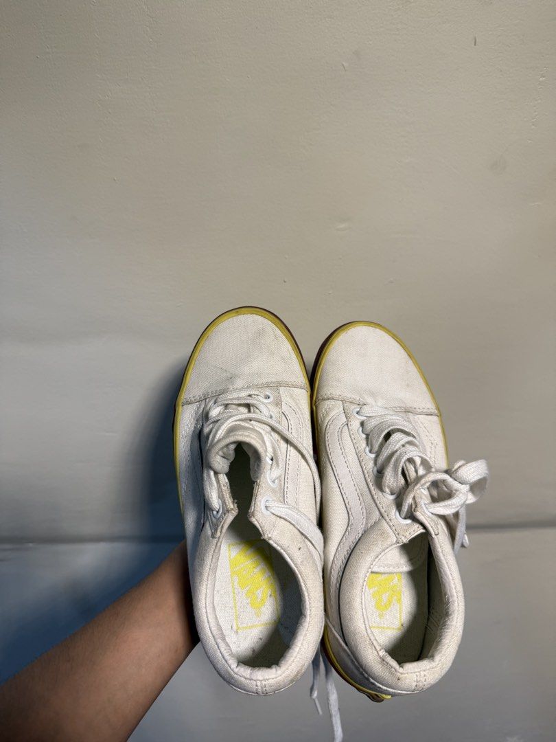 VANS Old skool “off the w” (Category: Sneakers) located in Manila. Submitted by magandaako69 (Listing ID 1460755439, Image 2). Description: Used once - kita naman sa sole. Madumi lang kayo na maglinis matagal natambak. No box! Guam bought. .