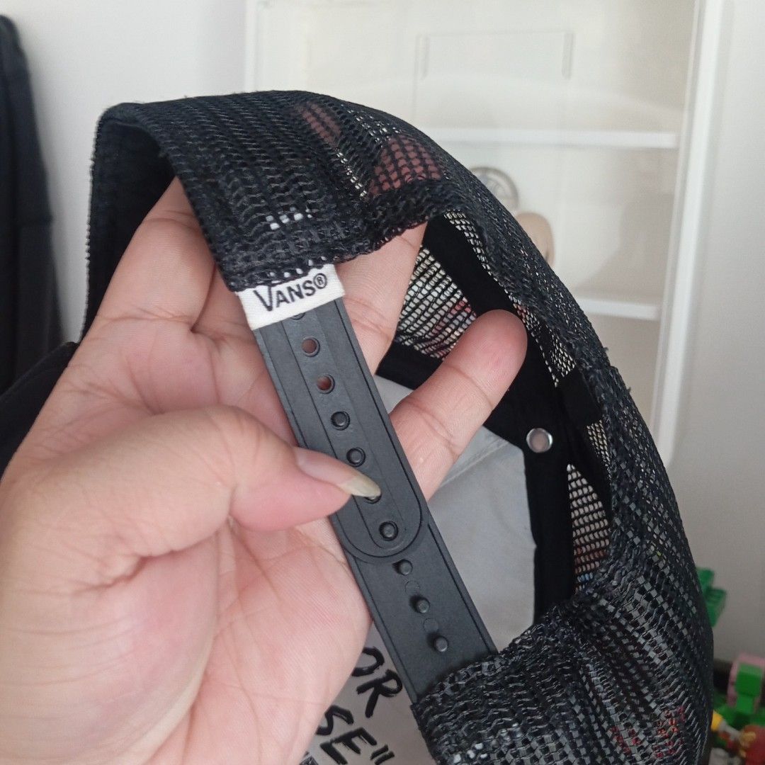 VANS x FLIP (Category: Caps & Hats) located in Bacolod City. Submitted by drex- (Listing ID 1460762951, Image 3). Description: VANS x FLIP NET CAP DEAD STOCK 1380 FREE SHIPPING.
