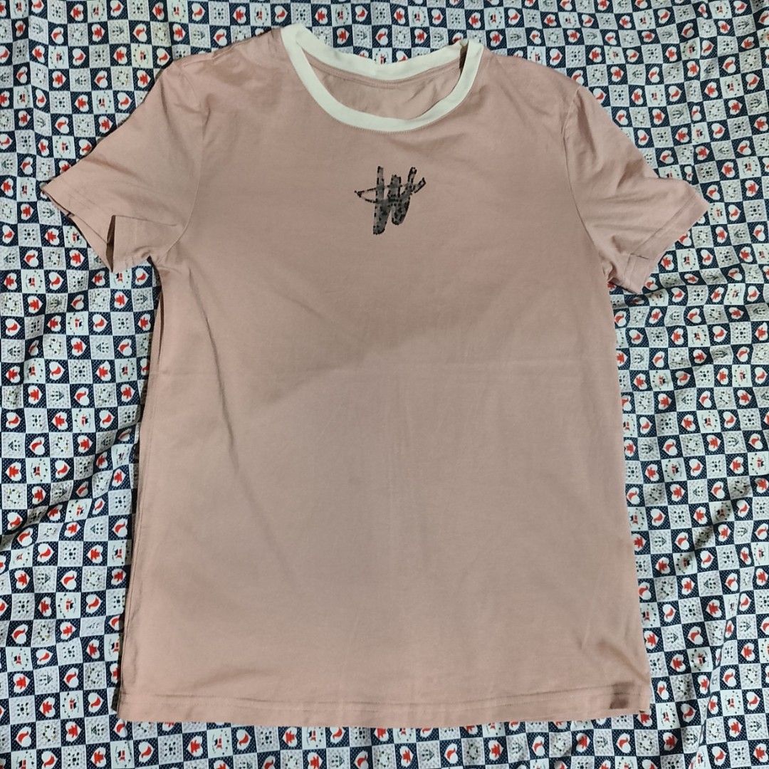 V+.com Dusty Pink Contrast Trim Graphic Tee (Size S) (Category: Shirts) located in Santa Rosa. Submitted by prlvdbyellie (Listing ID 1460783387, Image 3). Description: ​#vplus #dustypink #contrasttrim #graphictee #streetwear #casualstyle #prelovedph #thriftph #carousellph.