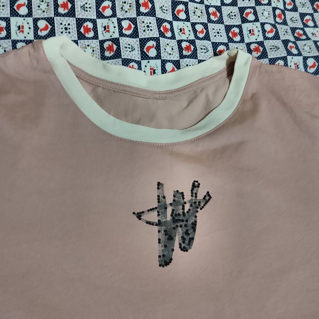 V+.com Dusty Pink Contrast Trim Graphic Tee (Size S) (Category: Shirts) located in Santa Rosa. Submitted by prlvdbyellie (Listing ID 1460783387, Image 2). Description: ​#vplus #dustypink #contrasttrim #graphictee #streetwear #casualstyle #prelovedph #thriftph #carousellph.