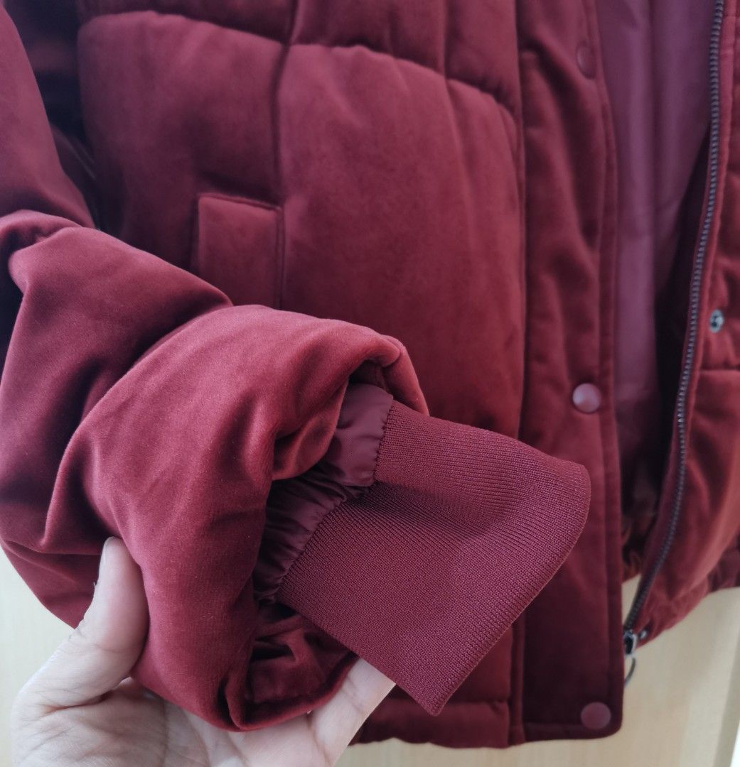 Vero Moda Velvety Short Puffer Jacket - Red - Size S (Category: Coats, Jackets and Outerwear) located in Manila. Submitted by frag_decluttering (Listing ID 1460719439, Image 3). Description: KINDLY READ DETAILS BELOW FIRST: Brand new Vero Moda Velvet Short Puffer Jacket Size S with tag MOP: Landbank or Paymaya Buyer shoulders delivery/shipping fee Lalamove/Grab: from Bacoor or Manila Kindly check Vero Moda website for sizing/fit and reviews. No r