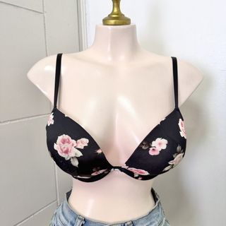(Category: ) located in . Submitted by k_intimates (Listing ID 1460783336, Image 1). Description: .