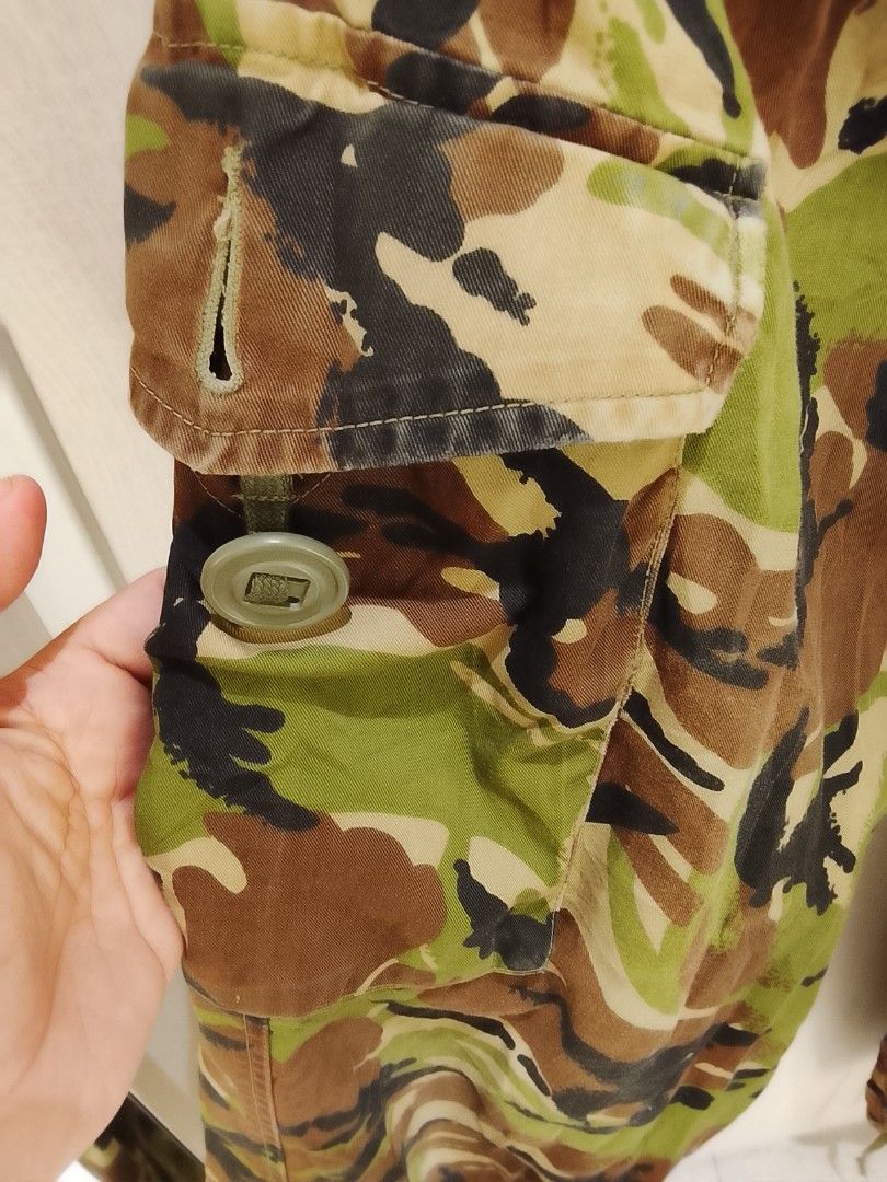 Vintage British Armed Forces camouflage cargo pants (Category: Jeans) located in Manila. Submitted by newage.vintage (Listing ID 1460764117, Image 3). Description: - vintage United Kingdom British armed forces cargo pants - disruptive pattern material camouflage - design: from 1960-2010 - fit to 30-32 waist - excellent condition.
