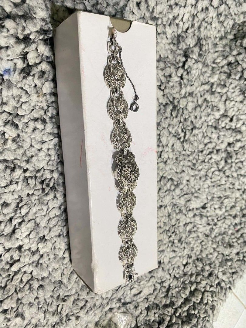 Vintage bucherer marcasite watch (Category: Looking For) located in Caloocan City. Submitted by noeld316982578 (Listing ID 1460811672, Image 2). Description: pm sa my gusto working unit only Taguig location.