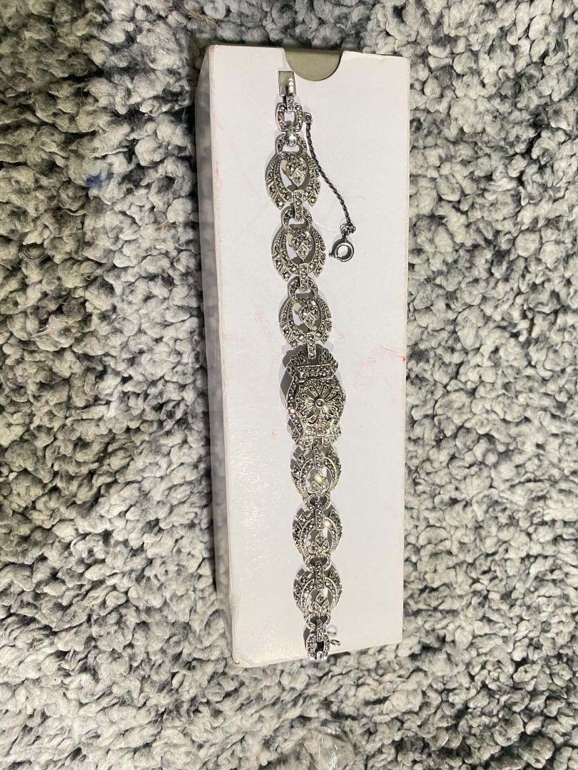 Vintage bucherer marcasite watch (Category: Looking For) located in Caloocan City. Submitted by noeld316982578 (Listing ID 1460811672, Image 1). Description: pm sa my gusto working unit only Taguig location.