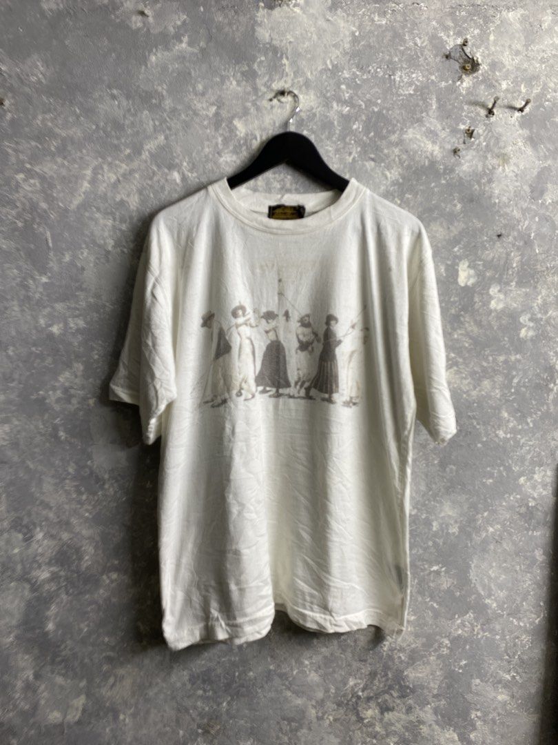 Vintage Eddie Bauer (Category: Tshirts & Polo Shirts ) located in Pasig City. Submitted by lumangkamisa (Listing ID 1460770318, Image 1). Description: Medium on tag.