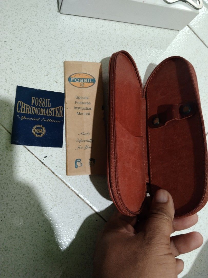 Vintage fossil Chrono master box only (Category: Looking For) located in Caloocan City. Submitted by noeld316982578 (Listing ID 1460846251, Image 2). Description: pm sa my gusto Taguig location box only.