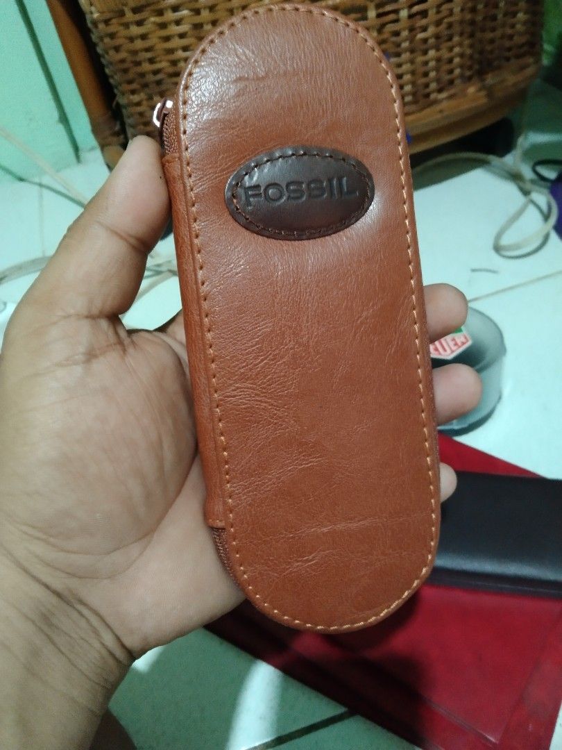Vintage fossil Chrono master box only (Category: Looking For) located in Caloocan City. Submitted by noeld316982578 (Listing ID 1460846251, Image 1). Description: pm sa my gusto Taguig location box only.