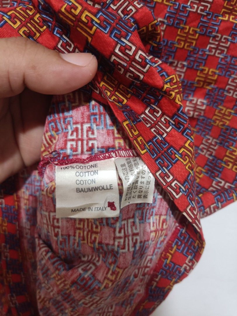 VINTAGE GIVENCHY (Category: Luxury Apparel) located in Calbayog City. Submitted by tetoysthrift89 (Listing ID 1460812782, Image 3). Description: VINTAGE GIVENCHY POLO DS CONDITION DIMES 21X27 NO ISSUE.