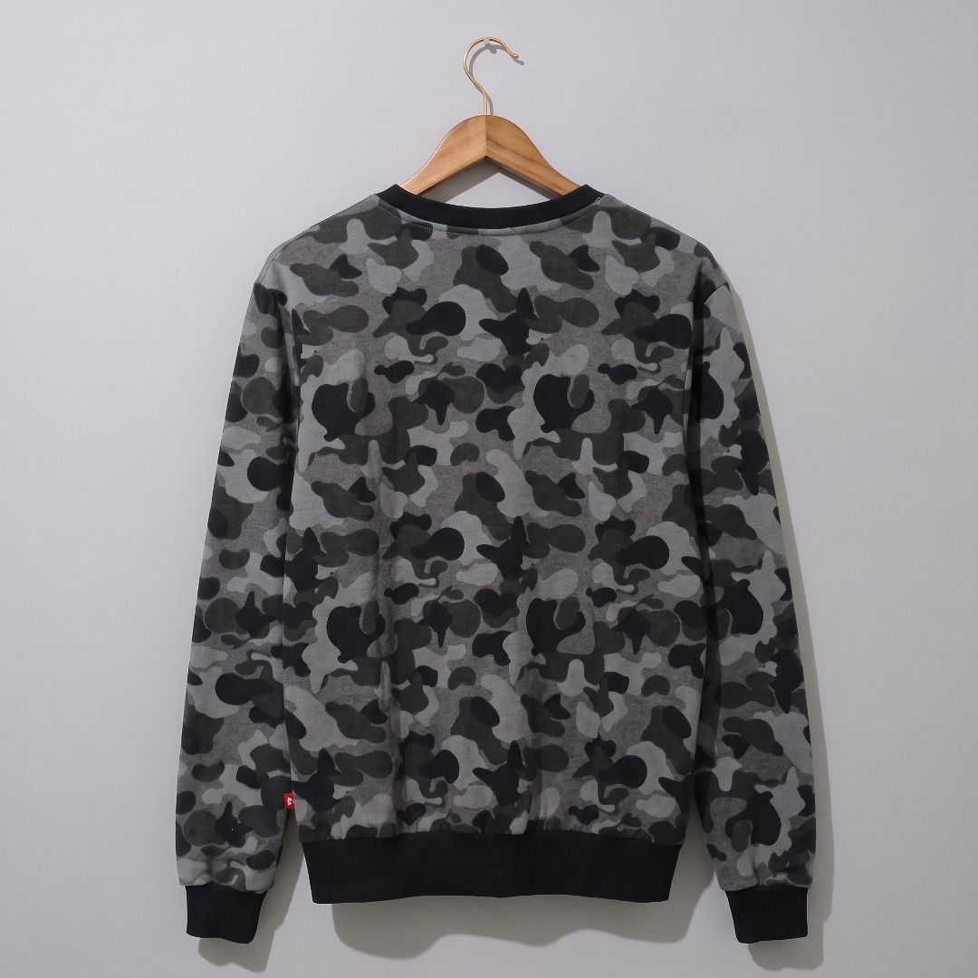 VINTAGE INTERCREW BRAND SWEATSHIRT SIZE M (Category: Coats, Jackets and Outerwear) located in Lapu Lapu. Submitted by thrifttoflip (Listing ID 1460911349, Image 2). Description: VINTAGE INTERCREW BRAND SWEATSHIRT SIZE M ABOUT THE PRODUCT - DIMES: (W:20 H:25) - SIZE M - COLOR CONDITION: 8/10 - GOOD AS NEW - NO ISSUE - KNITTED CUFF - HEAVY FABRIC - EMBROIDERY LOGO AT THE FRONT - INTERCREW TAGS (95) PRICE: 450 FREE SHIPPED / FREE DELIVERY!!! MOD: GC