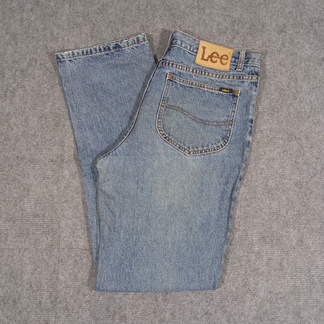 Vintage Lee Denim Jeans (Category: Jeans) located in Taguig. Submitted by sito. (Listing ID 1460773680, Image 1). Description: For sale! 📣 Vintage Lee Denim Jeans Specs and measurements: • Size 32-34 • Length 44 inches • Hem 8.5 inches Condition Details: • Issue: None • Color rate: 10/10 • Overall Condition: 10/10 Asking Price: ~₱770 (NEGOTIABLE) Transaction Details: Location: Upper Bicutan, Taguig City, Metro Manila, 1633 Payment: Gcash / Maya 