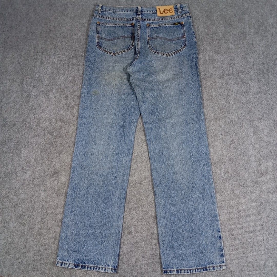 Vintage Lee Denim Jeans (Category: Jeans) located in Taguig. Submitted by sito. (Listing ID 1460773680, Image 3). Description: For sale! 📣 Vintage Lee Denim Jeans Specs and measurements: • Size 32-34 • Length 44 inches • Hem 8.5 inches Condition Details: • Issue: None • Color rate: 10/10 • Overall Condition: 10/10 Asking Price: ~₱770 (NEGOTIABLE) Transaction Details: Location: Upper Bicutan, Taguig City, Metro Manila, 1633 Payment: Gcash / Maya 