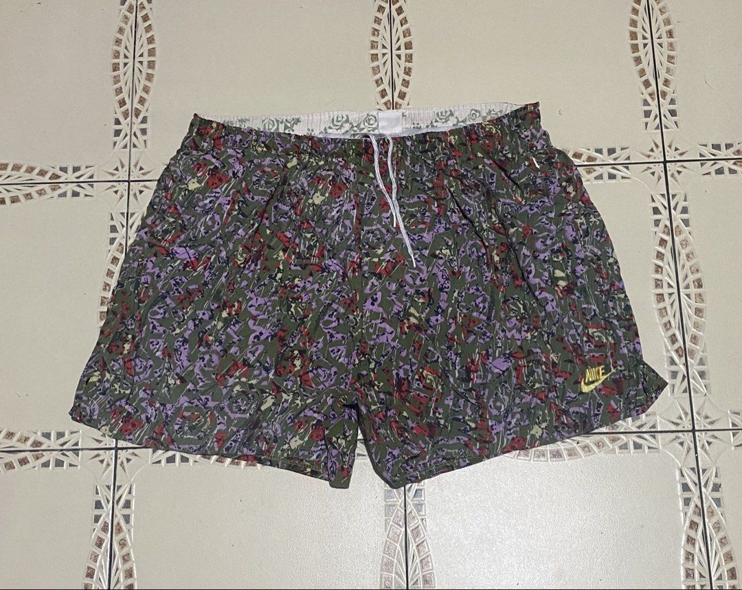 Vintage Nike short (Category: Shorts) located in Cebu City. Submitted by hustler_69 (Listing ID 1460809571, Image 1). Description: Vintage nike short Size large (Fits 33-34 waistline) 16 length Very good condition Issue check last pic(tastas) Details are all posted.