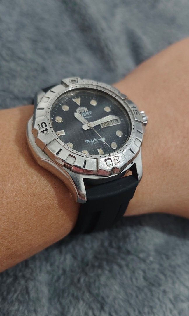 Vintage Orient 200m Divers (Category: Men's Watches) located in Cebu City. Submitted by aceoftime (Listing ID 1460889390, Image 1). Description: In good working condition Ref: EM2Z-C0 21 Jewels Powered by Orient Caliber 46943 Automatic movt w/ day-date display Unidirectional rotating bezel 200m water resist Our Guarantee: 💯 Authentic All watches are checked by our experienced technician to ensure good functionality Please manage your expectation