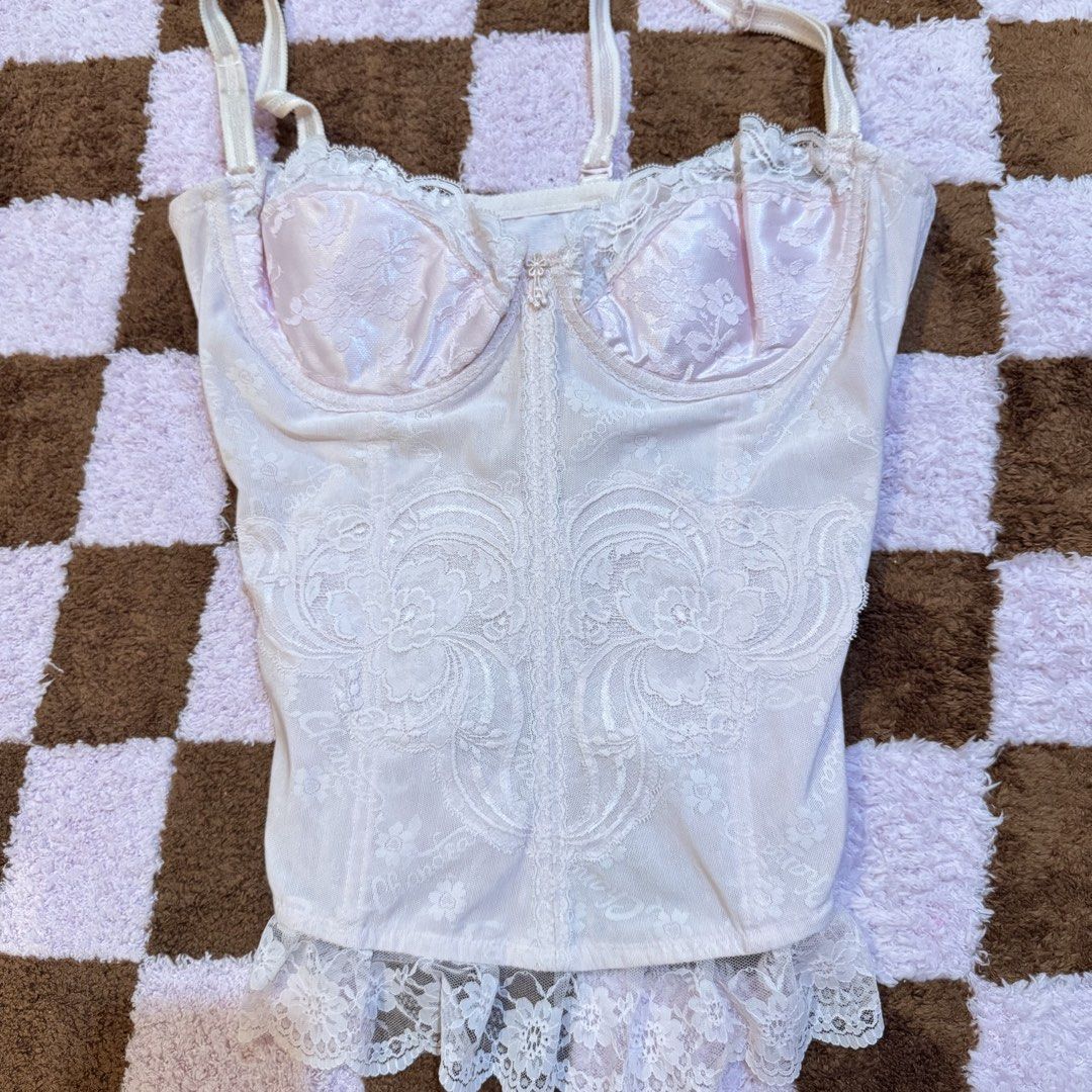 Vintage Pink Corset (Category: Undergarments & Loungewear) located in Pasig City. Submitted by chachiscloset (Listing ID 1460890320, Image 1). Description: .