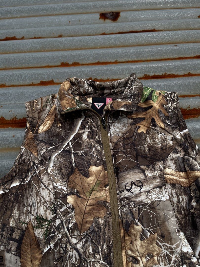 Vintage Realtree Vest (Category: Vests) located in Manila. Submitted by archival.thr1ft (Listing ID 1460908592, Image 2). Description: Realtree Vest 20 Width 28 Length All Working Zippers Excellent Condition .