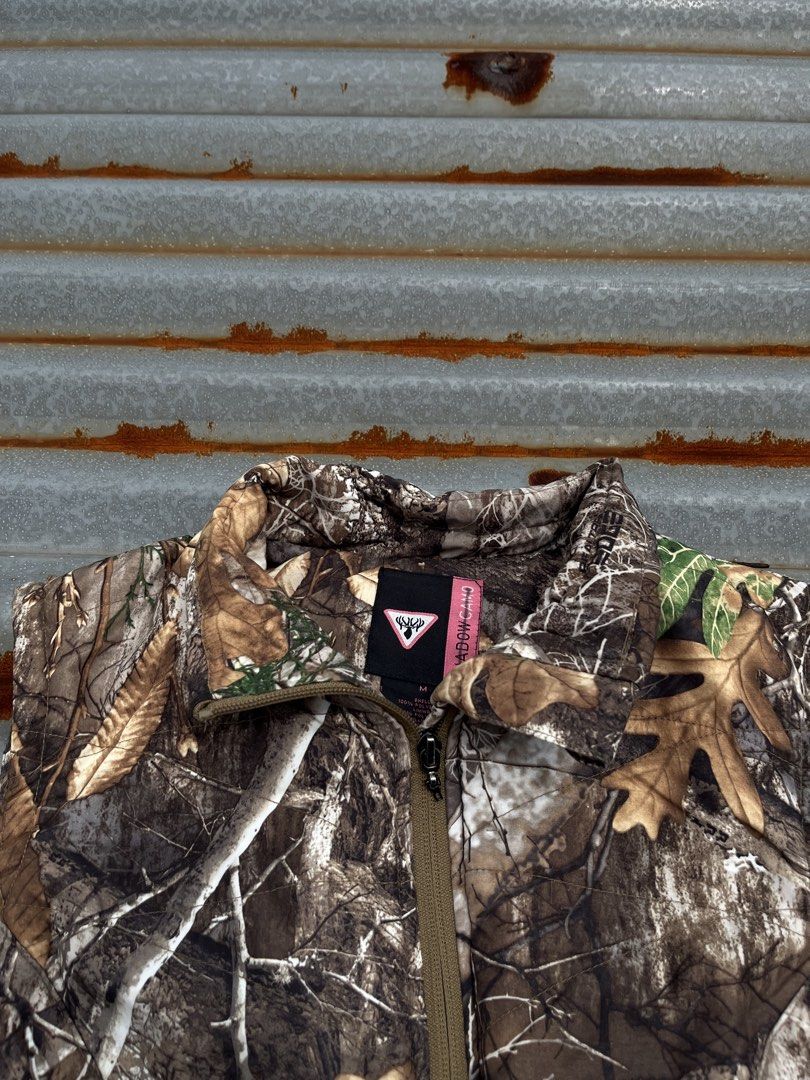Vintage Realtree Vest (Category: Vests) located in Manila. Submitted by archival.thr1ft (Listing ID 1460908592, Image 3). Description: Realtree Vest 20 Width 28 Length All Working Zippers Excellent Condition .
