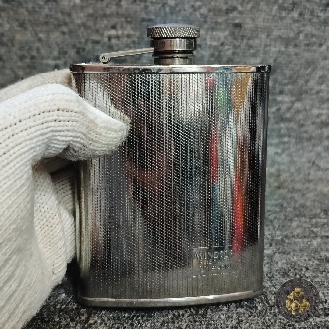 Vintage Windsor Hip Flask (Category: Vintage Collectibles) located in Meycauayan. Submitted by ka_luma (Listing ID 1460893778, Image 2). Description: may need cleaning.