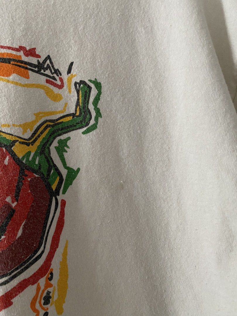 Vintage Y2K "Bite Me" Chili Pepper Graphic Tee (Category: Tshirts & Polo Shirts ) located in Quezon City. Submitted by rlphvncntbs (Listing ID 1460754232, Image 3). Description: Vintage Y2K "Bite Me" Chili Pepper Graphic Tee Size: Large Measurements: 22" x 29" Flaws: Light Stains (Removable) Still in Good Condition Hanes Comfort Tag ₱800 + SF (Negotiable).