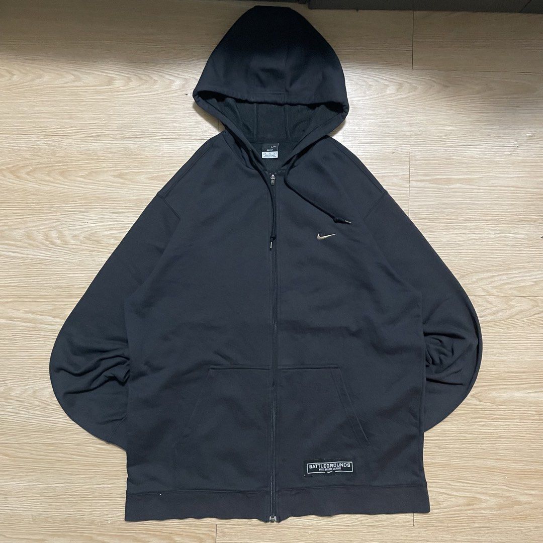 VINTAGE Y2K NIKE ZIP UP JACKET (Category: Coats, Jackets and Outerwear) located in Manila. Submitted by thriftkolngeh (Listing ID 1460783670, Image 1). Description: ⏬ DETAILS ⏬ Vintage Y2K Nike ZipUp Hoodie Brand: Nike - ready to wear (nalabhan na) - good fittings - Pouch ——————————————————————— • Dimes W : 25 L : 30 issue : Crack Print Condition : 9/10 Color rate : 9/10 Mine : 300 ——————————————————————— - off/legit - payment first (para safe) -