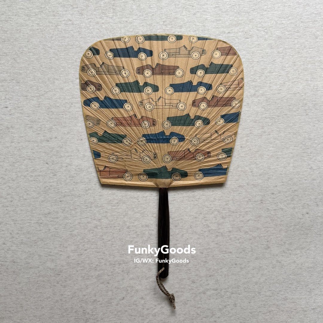 Visvim 21ss Uchiwa 和紙扇 （分類：風扇）位於 Hong Kong。 由 funkygoods 提交（商品編號 1460756810，圖片 2）。簡介： 日本團扇 古董車圖案 原廠苧麻紗線 100% 和紙 全新full set。