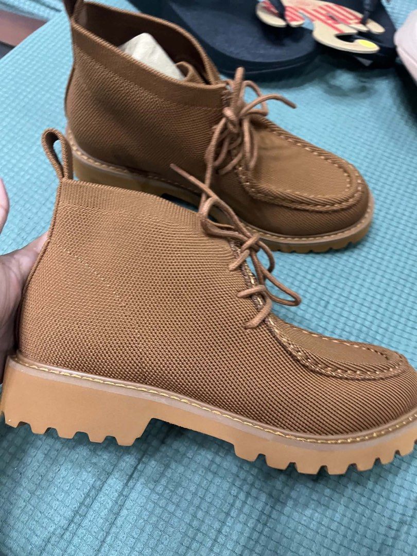 Vivaia FRANCIS (Category: Boots) located in Muntinlupa City. Submitted by ap3gm (Listing ID 1460755320, Image 2). Description: brandnew with box vivaia francis in caramel water rpt size 37 us 6.5 muntinlupa location or ship via lalamove.
